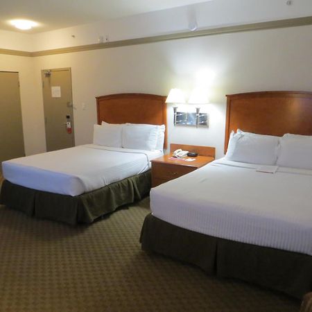 Ramada By Wyndham Edmonton South Hotel Стая снимка