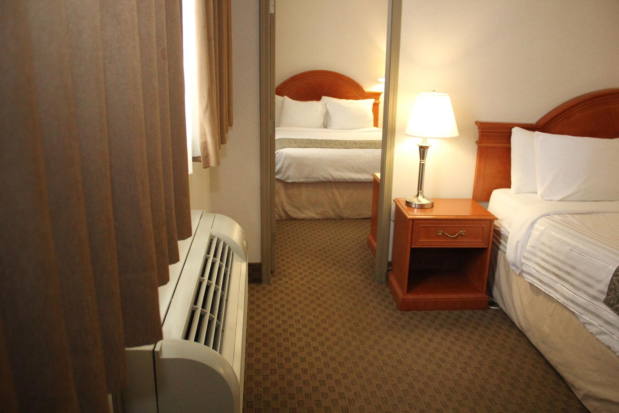 Ramada By Wyndham Edmonton South Hotel Екстериор снимка