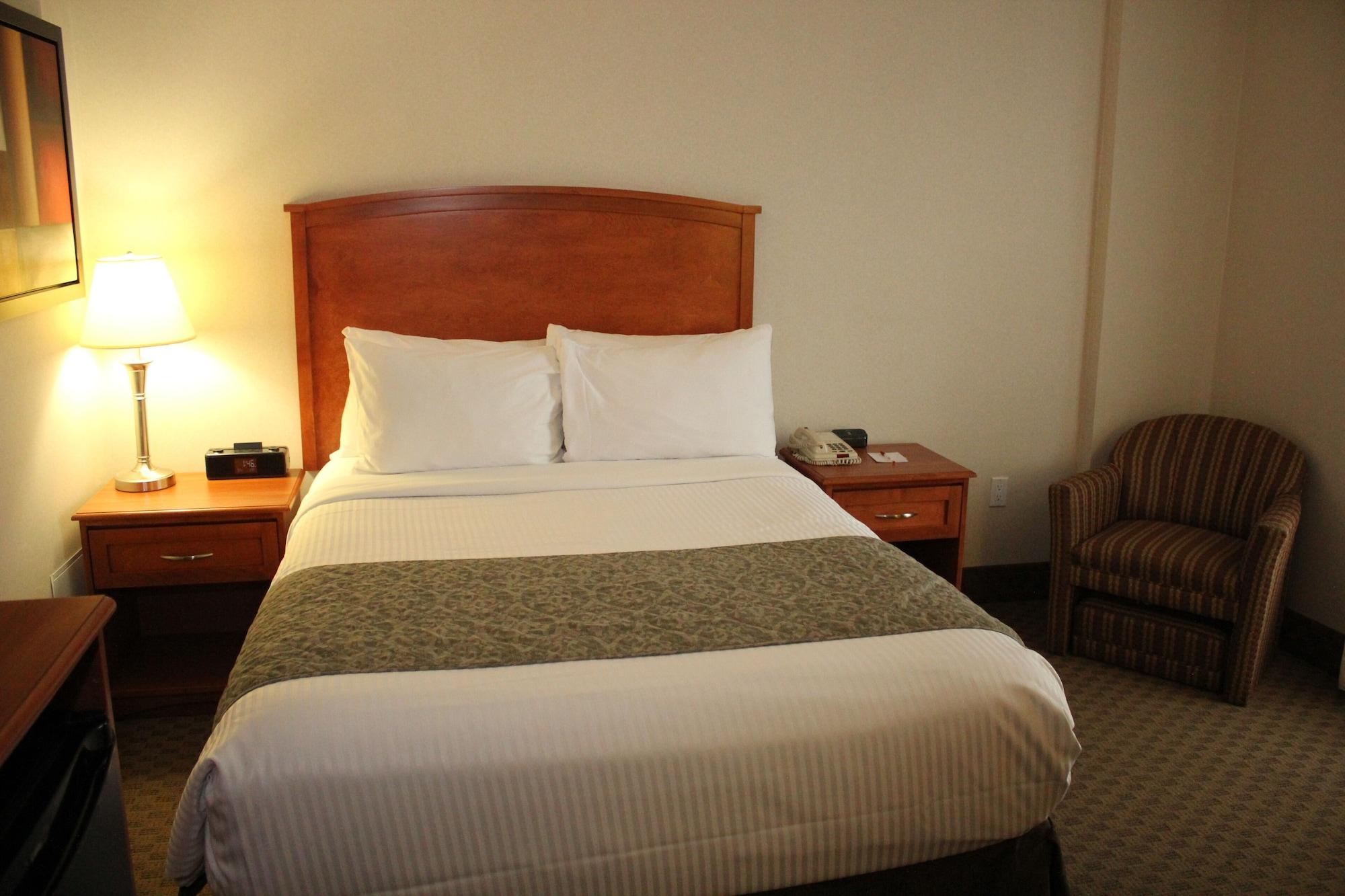 Ramada By Wyndham Edmonton South Hotel Екстериор снимка