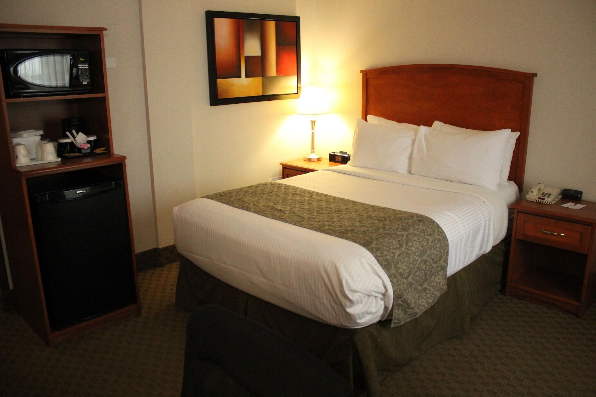 Ramada By Wyndham Edmonton South Hotel Екстериор снимка