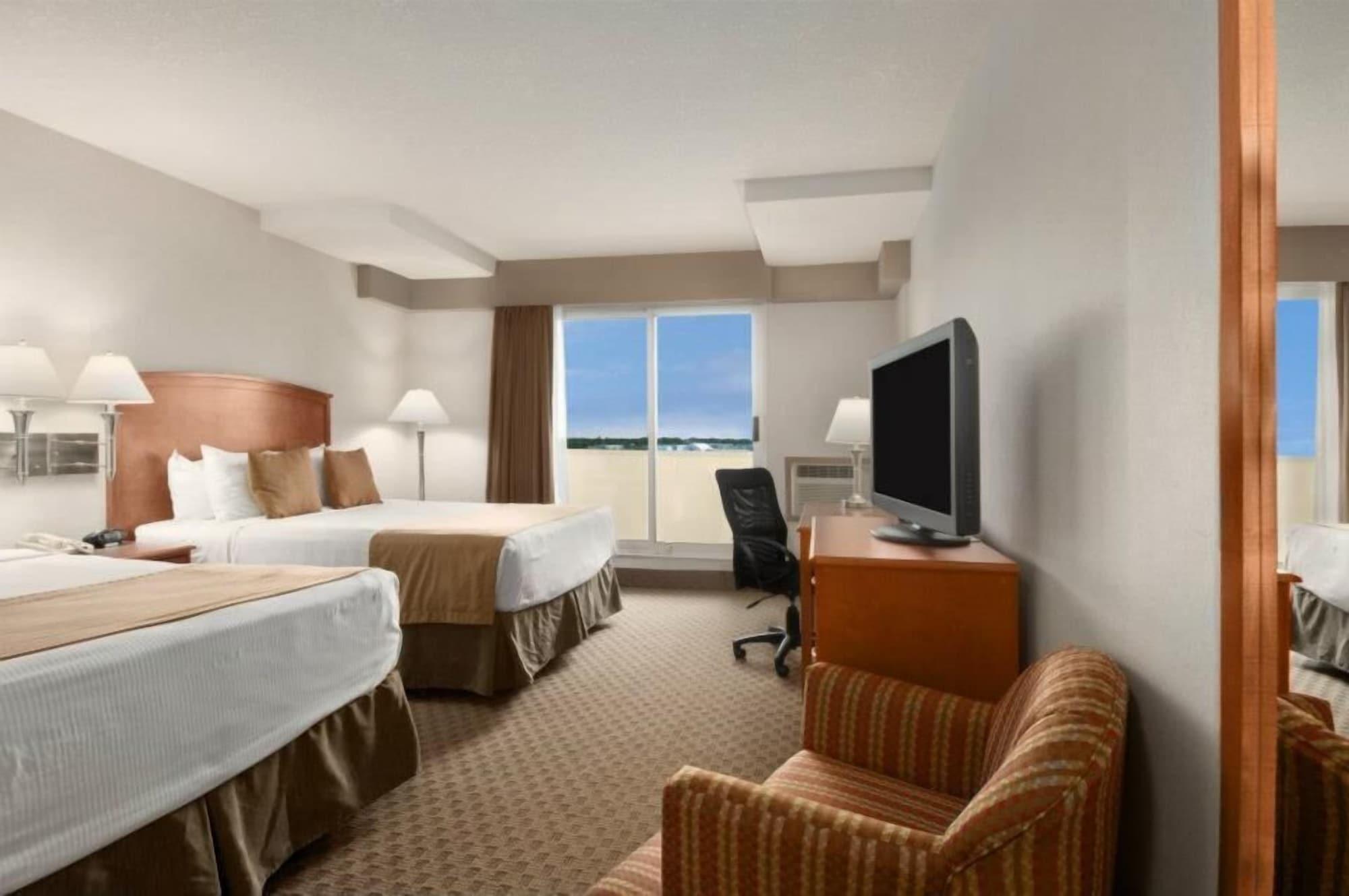 Ramada By Wyndham Edmonton South Hotel Екстериор снимка