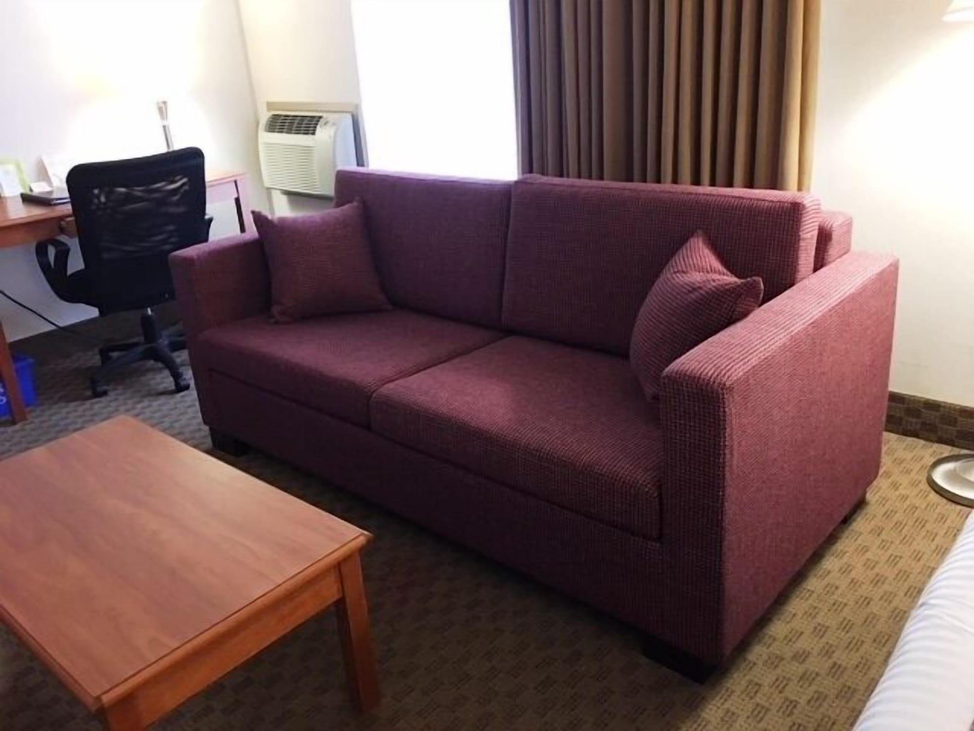 Ramada By Wyndham Edmonton South Hotel Екстериор снимка