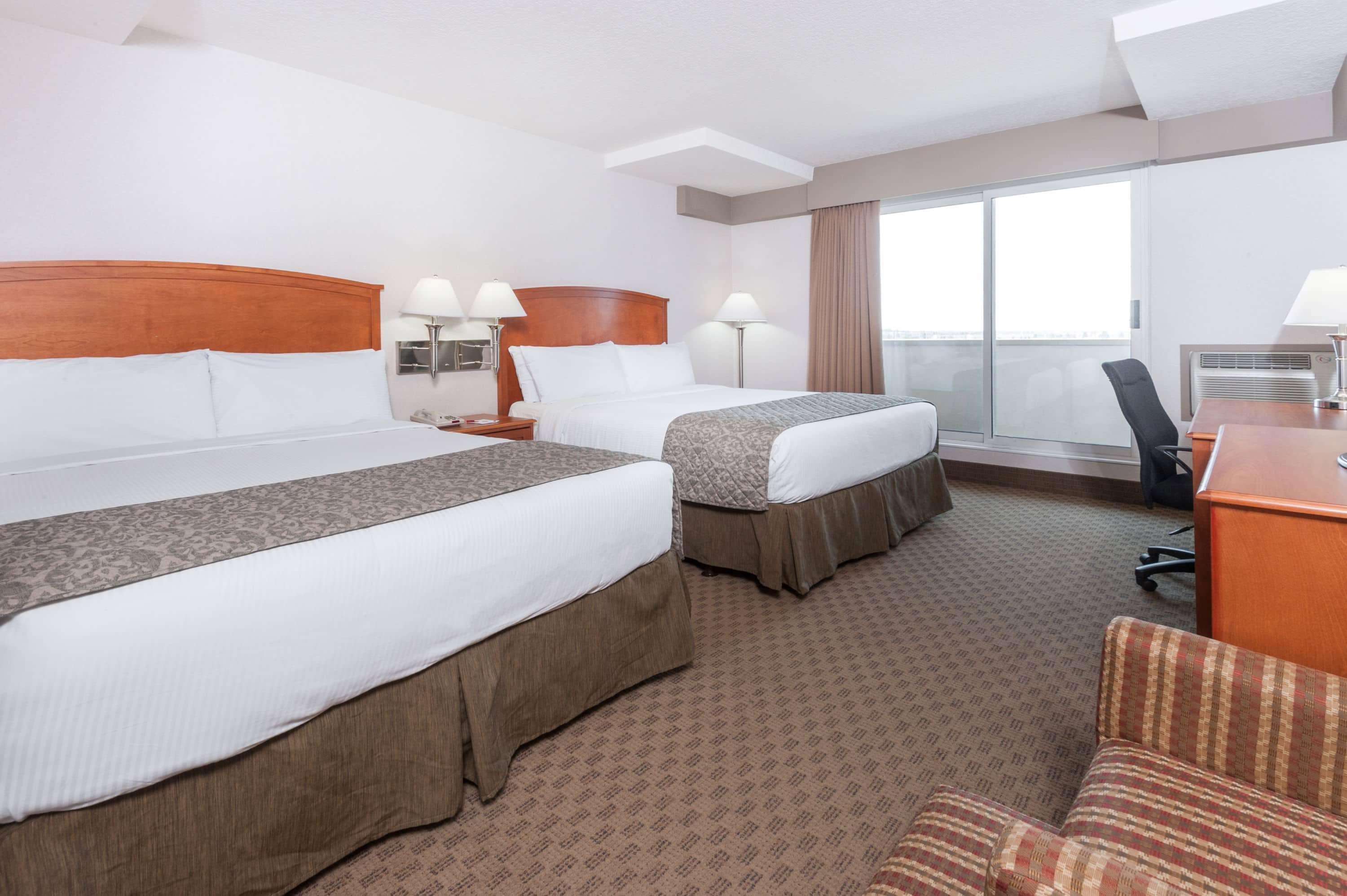 Ramada By Wyndham Edmonton South Hotel Екстериор снимка
