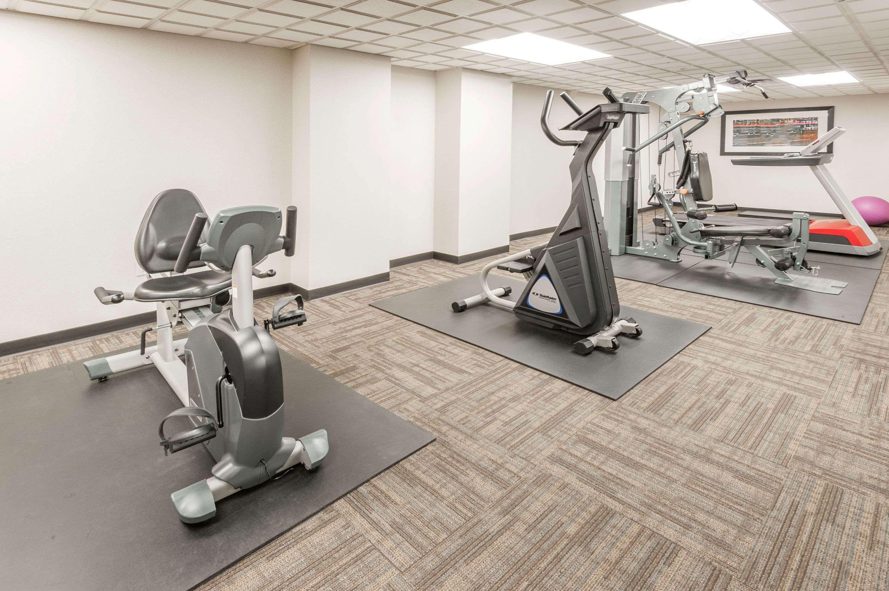 Ramada By Wyndham Edmonton South Hotel Екстериор снимка