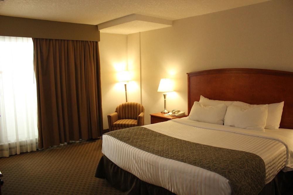 Ramada By Wyndham Edmonton South Hotel Екстериор снимка