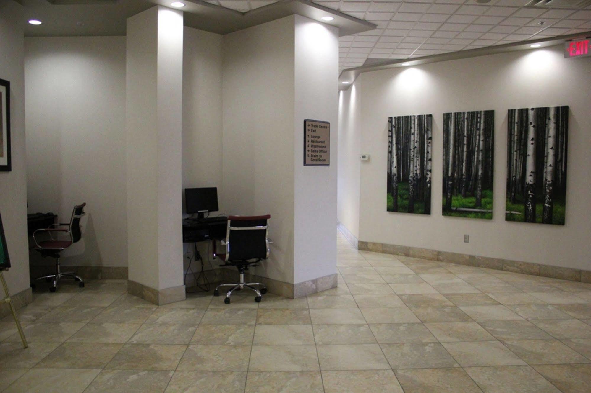 Ramada By Wyndham Edmonton South Hotel Екстериор снимка