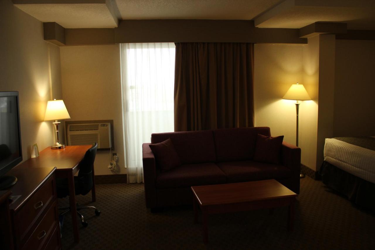 Ramada By Wyndham Edmonton South Hotel Екстериор снимка