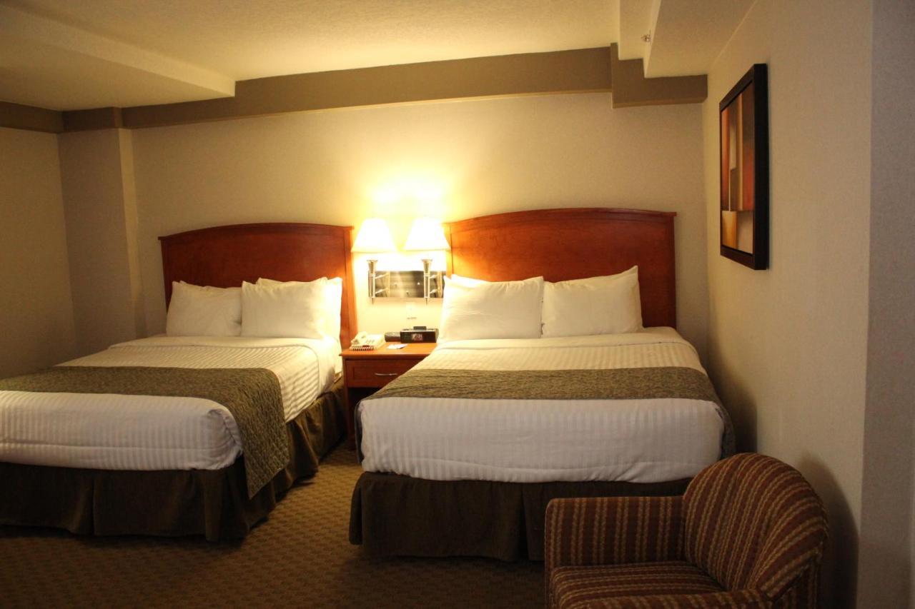 Ramada By Wyndham Edmonton South Hotel Екстериор снимка