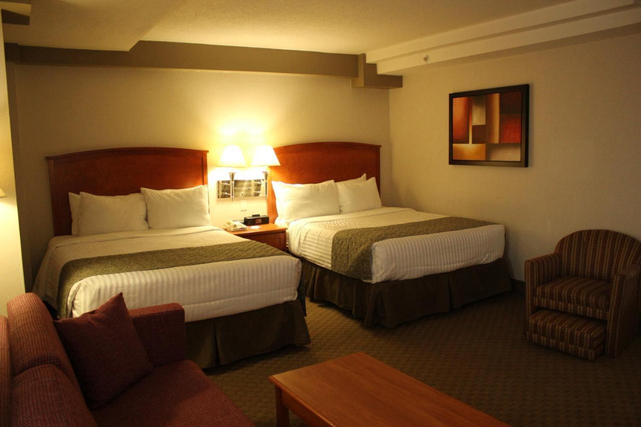 Ramada By Wyndham Edmonton South Hotel Екстериор снимка