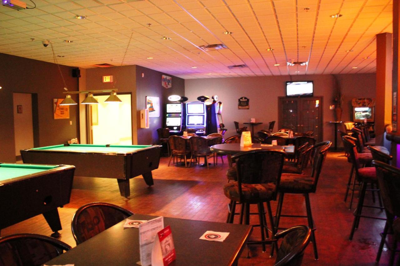 Ramada By Wyndham Edmonton South Hotel Екстериор снимка