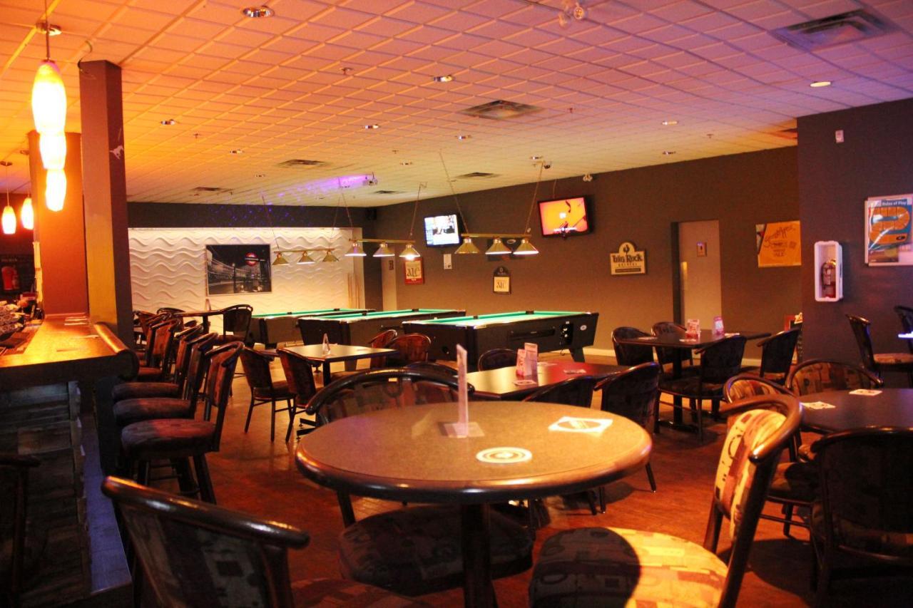Ramada By Wyndham Edmonton South Hotel Екстериор снимка